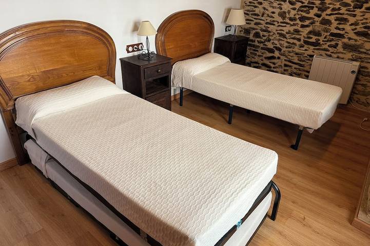 Casa rural con 4 dormitorios dobles y 2 baños próxima a Plaza Mayor y Castillo. in Puebla de Sanabria, Provincia de Zamora