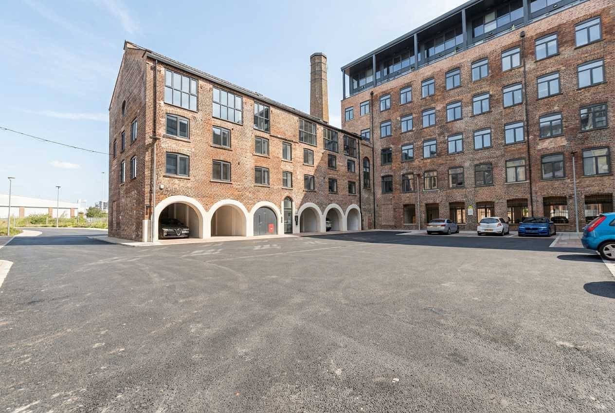Ganze Wohnung, Modern 1 Bed Flat in a Converted Mill w Parking in Leeds, Westliches Yorkshire