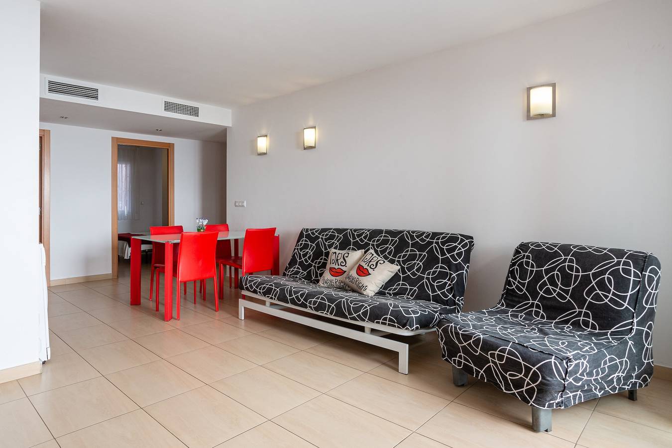 Apartamento entero, Apartamento 'S23 Sa Caleta ' con vistas al mar, Wi-Fi y aire acondicionado in Central Lloret de Mar, Lloret de Mar