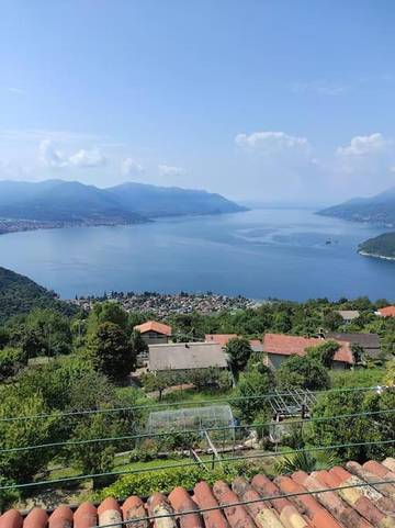 Ferienwohnung für 3 Personen, mit Ausblick und Seeblick sowie Balkon in Maccagno con Pino e Veddasca