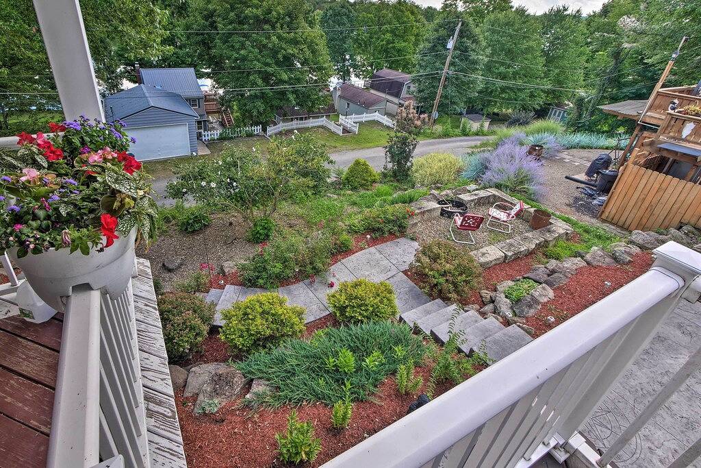 Charming Hanoverton Cottage on Guilford Lake! in Columbiana County