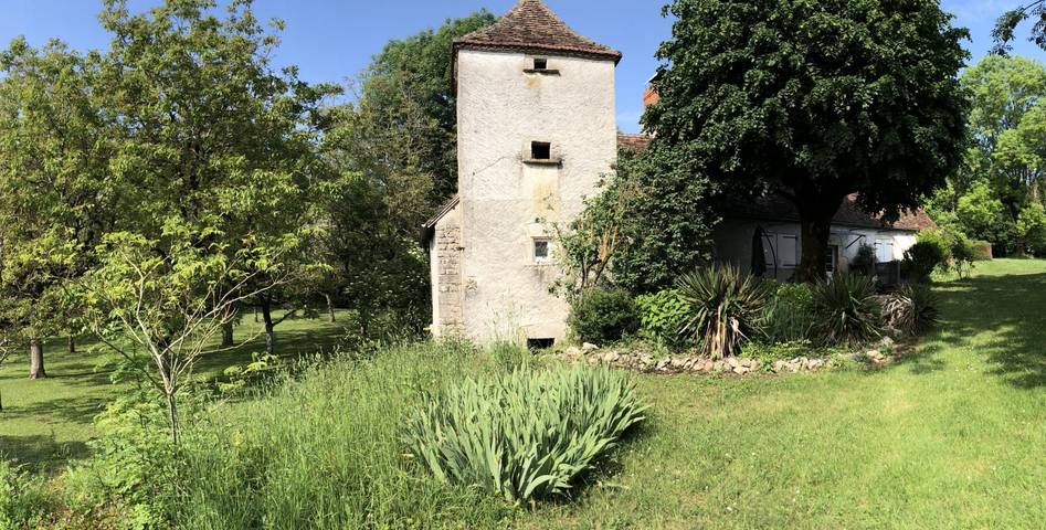 Gîte pour 4 personnes, avec terrasse ainsi que piscine et jardin à Martel - 2