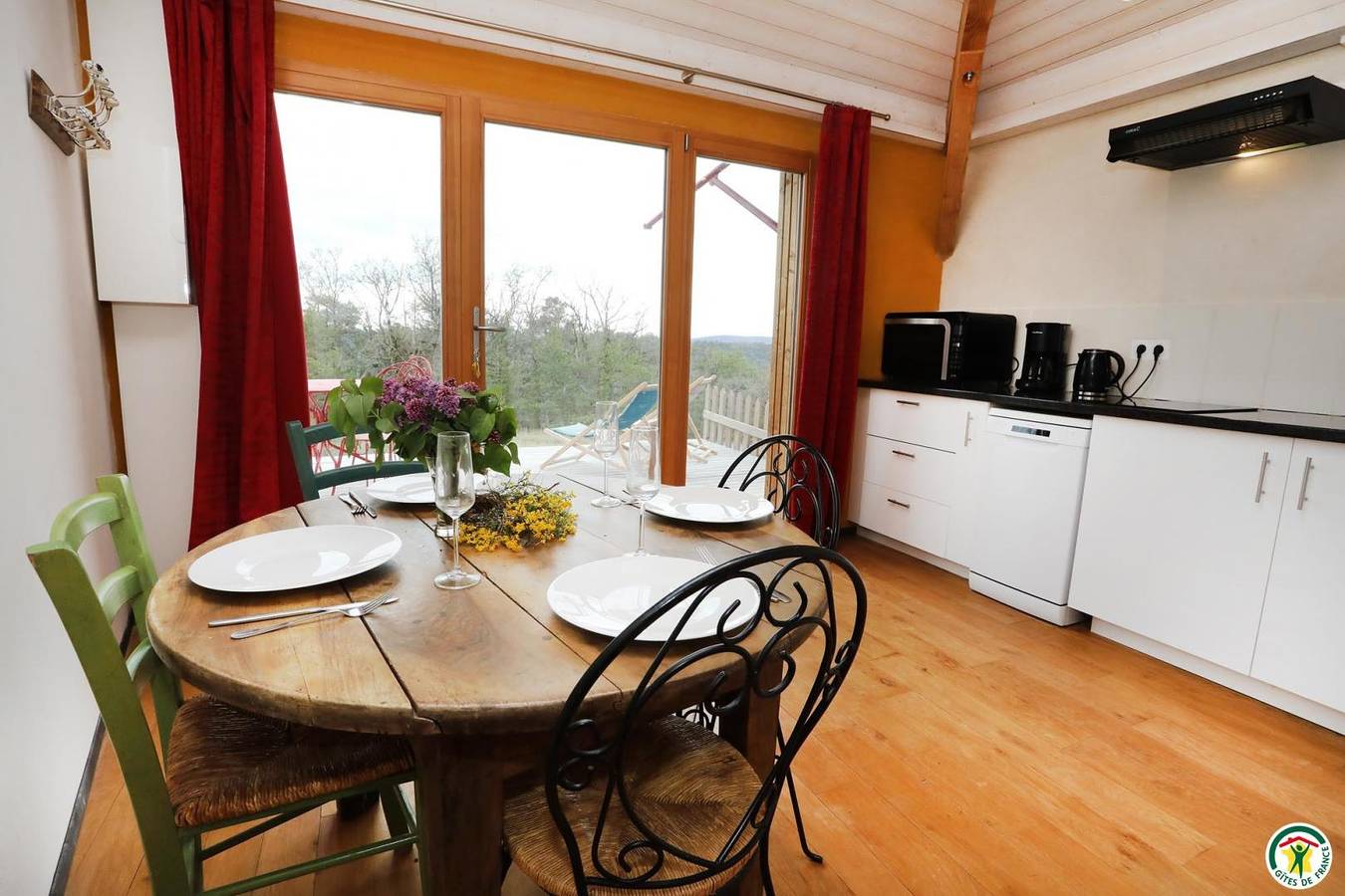 Gîte voor 4 personen met tuin in Cobonne, Die en omgeving