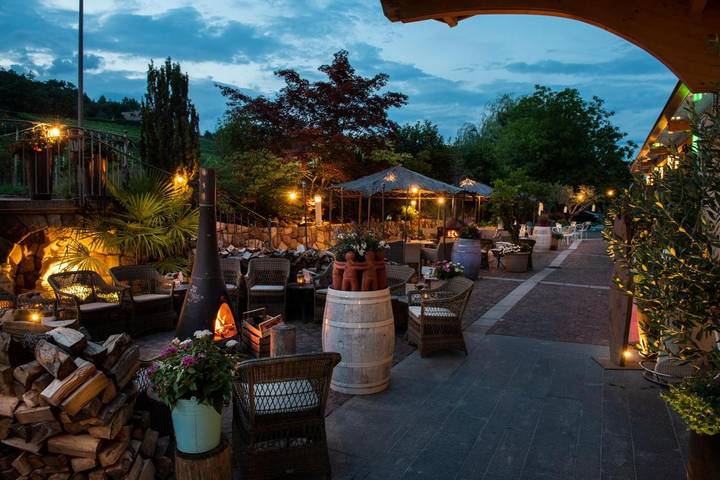 Hotel für 2 Personen, mit Balkon und Whirlpool sowie Terrasse und Garten in Eppan an der Weinstraße - 4