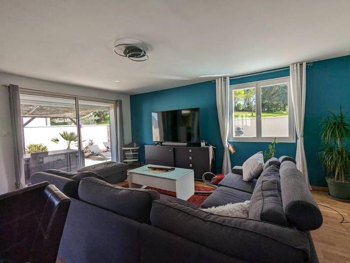 Location de vacances pour 10 personnes, avec terrasse ainsi que piscine et jardin à Saché