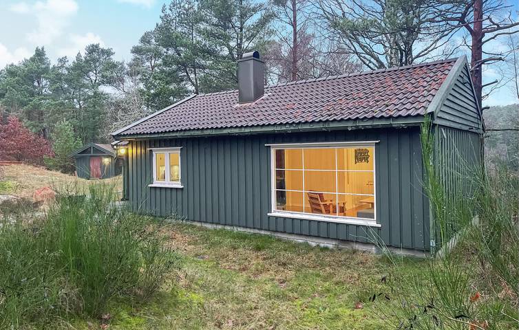 Ferieudlejning for 6 personer, med Terrasse og Have samt Søudsigt i Kristiansand