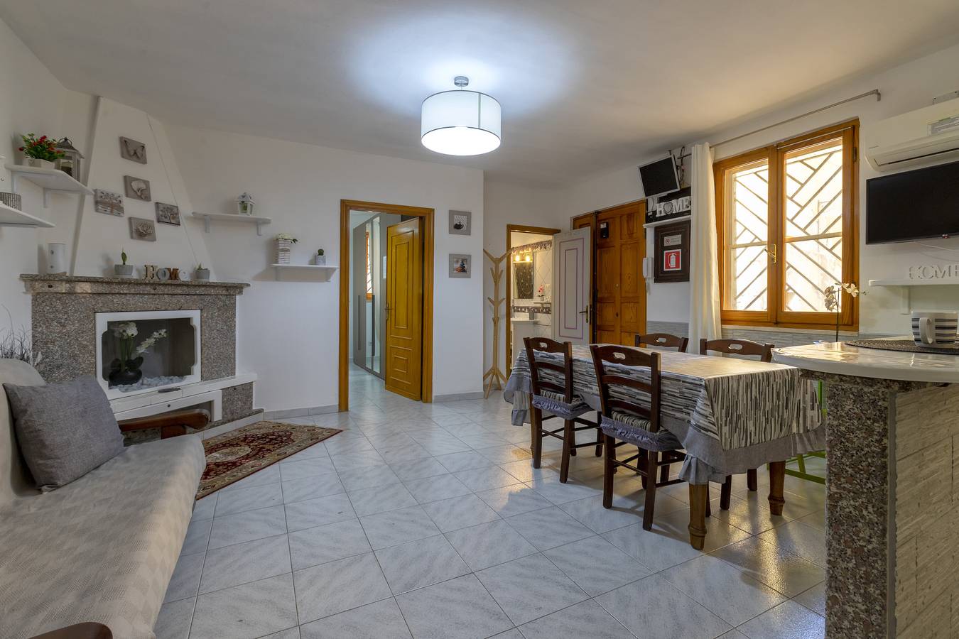 Entire apartment, Vacation Home "La Casetta Bianca" with Air Conditioning & Wi-Fi in Sassari, Sassari Province