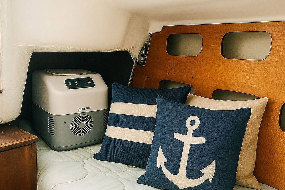 Unique Glamping experience on small boat in Central Karlskrona in Karlskrona, Schwedische Ostsee