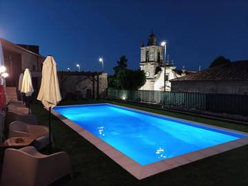 Gîte pour 2 personnes, avec vue ainsi que jardin et piscine à Vila Flor