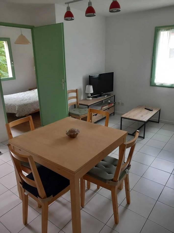 Gîte pour 6 personnes, avec piscine ainsi que balcon et vue sur le lac à Arreau - 4