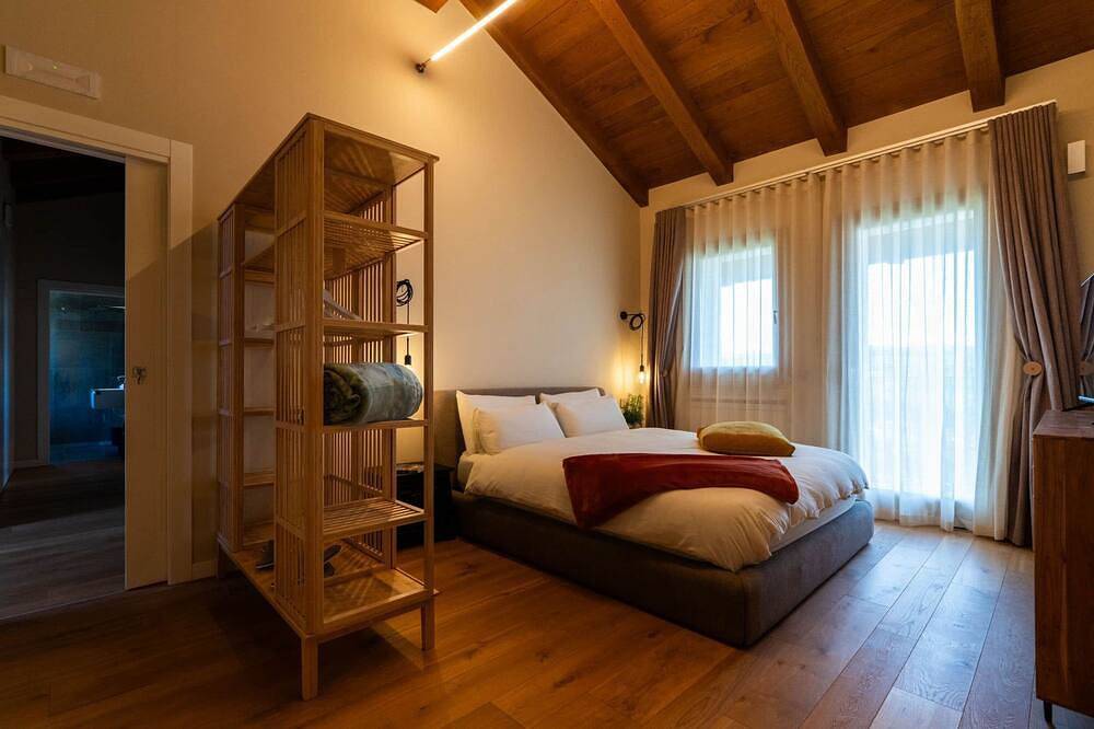 Deluxe 2 Room Suite with Spa& Pool in Dogliani, Langhe