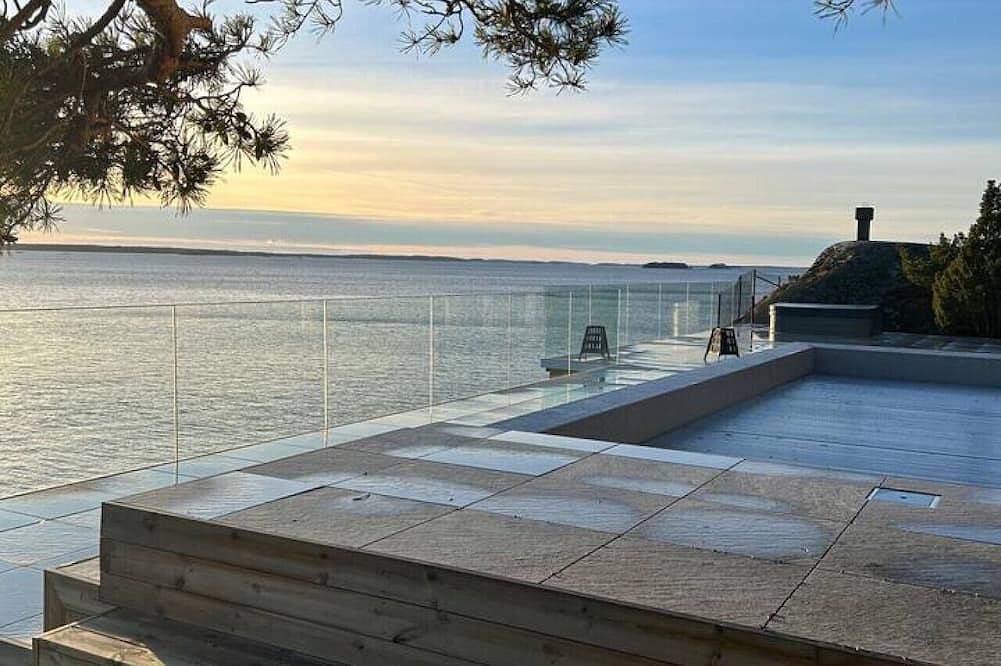 Tranquil Oceanfront Escape near Stockholm in Fagelbrolandet