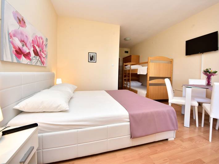 Ferienwohnung für 4 Personen, mit Terrasse und Ausblick auf Pag - 3