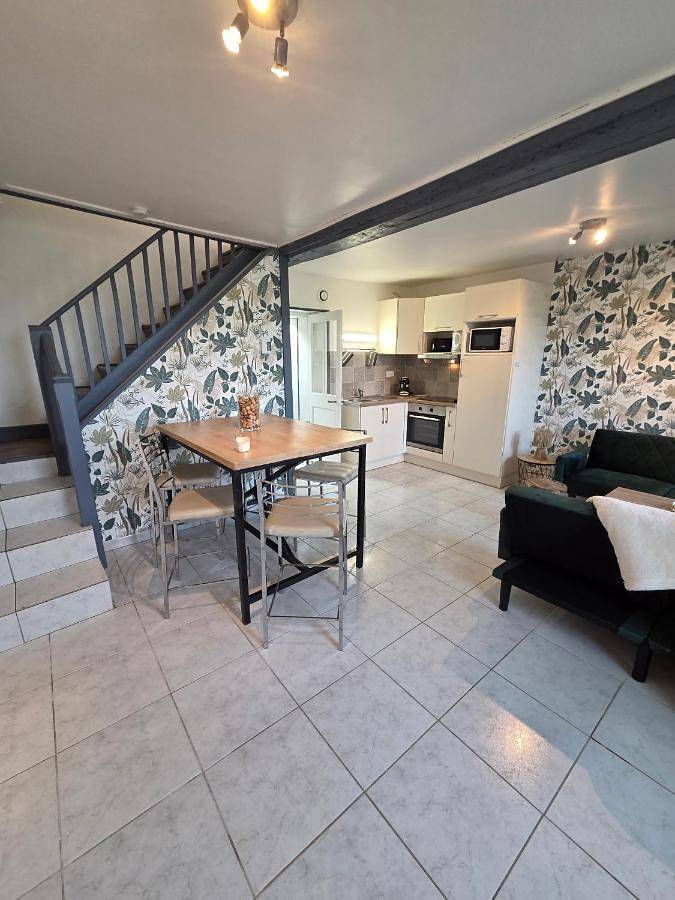 Appartement entier, Two-Bedroom Apartment in Mézidon Vallée d'Auge, Région de Lisieux