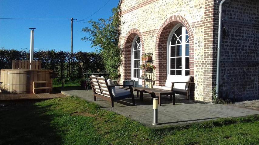 Location de vacances pour 14 personnes, avec Balcon et Terrasse ainsi que Jardin et Vue à Mentheville - 2