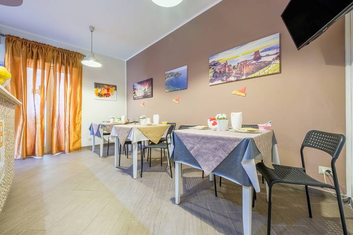 Room 'Catania' with Balcony, Wi-Fi and Air Conditioning in Giardini-Naxos, Messina Province