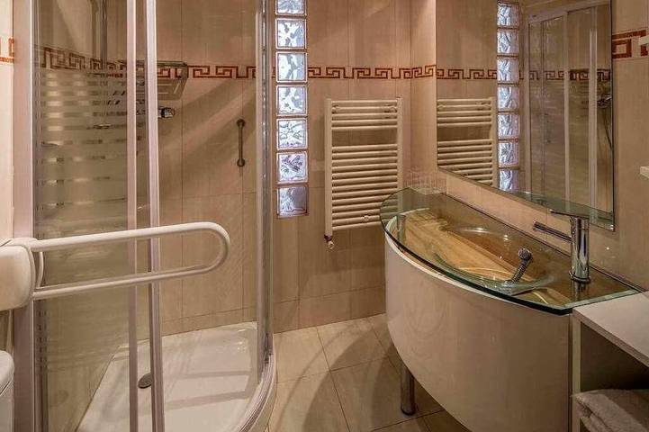 Ganze Wohnung, Penthouse mit großer Terrasse im Herzen von Girona in Girona, Gironès