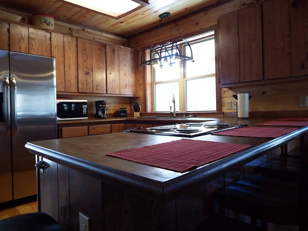 Handwerker-Art-Fluss-Haus, das auf dem französischen breiten Fluss sitzt! in Madison County (NC)