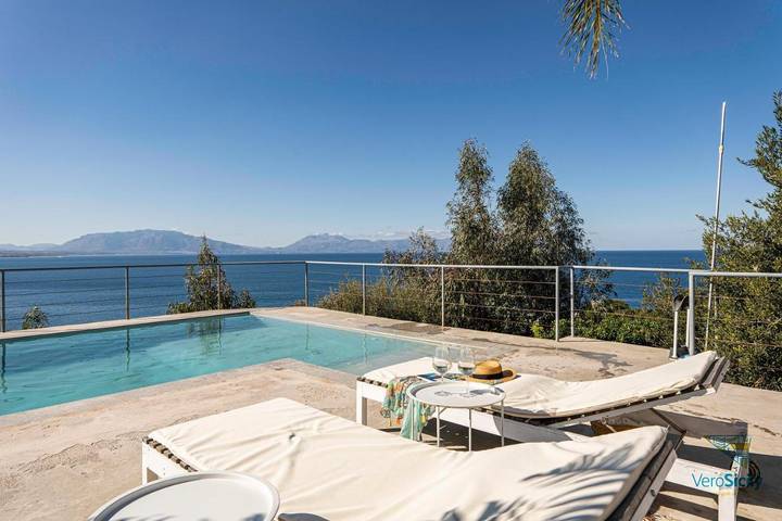 Villa für 12 Personen, mit Terrasse und Pool sowie Ausblick - 1