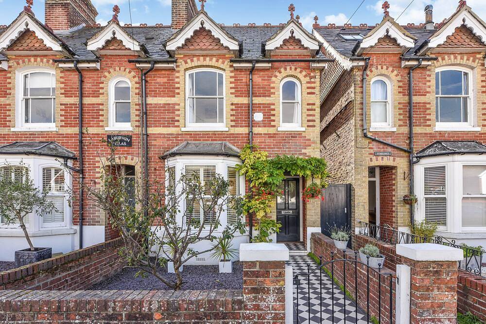Chichester City Centre Home by Canal with garden. in Chichester, West Sussex