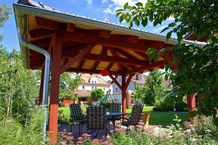 Ferienwohnung für 3 Personen, mit Sauna und Balkon sowie Pool und Garten - 1