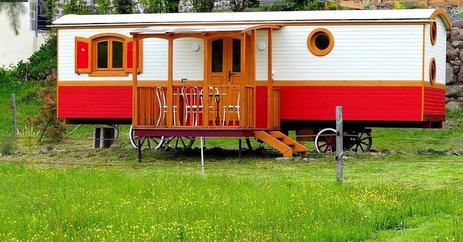 Roulotte "Le Gîte-Ânes" in Jou-sous-Monjou, Région d'Aurillac
