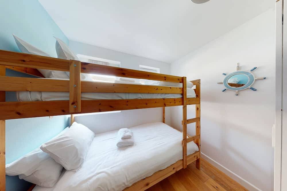 Entire apartment, B32 Swiss Chalet, Riviere Towans in Hayle, Cornwall