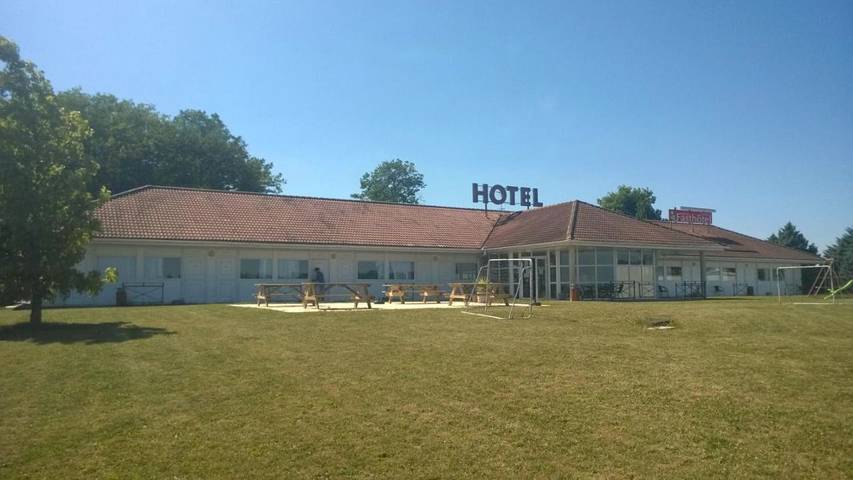 Hôtel pour 3 personnes, avec jardin à Charnay-lès-Mâcon - 2