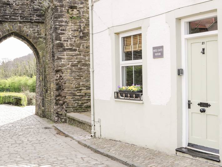 Log cabin for 4 people in Conwy