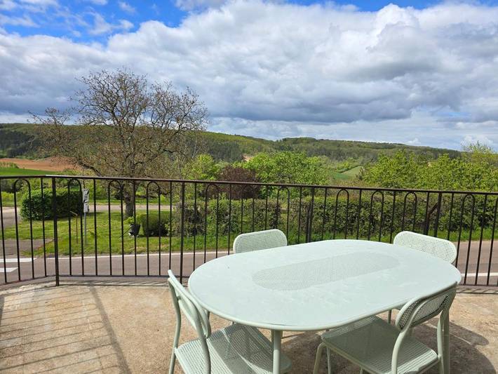 Location de vacances pour 4 personnes, avec vue et terrasse à Vézelay - 2
