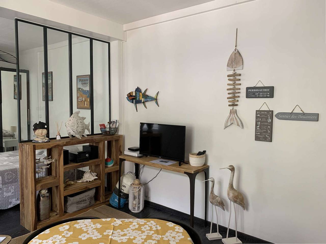 Appartement entier, Appartement idéalement situé à 100m  plage de Trestraou accès direct au Gr34/plage in Perros-Guirec, Côte de Granit Rose