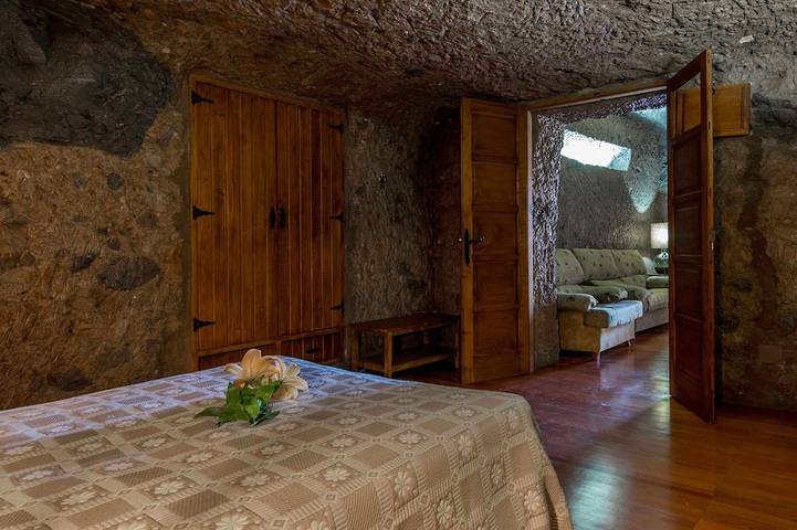 Holiday home for 4 people, with balcony and hot tub, with pets - 1