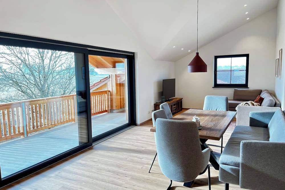 Moderne PanoramaWohnung mit Balkon auf dem Bauernhof in Polling, Pfaffenwinkel