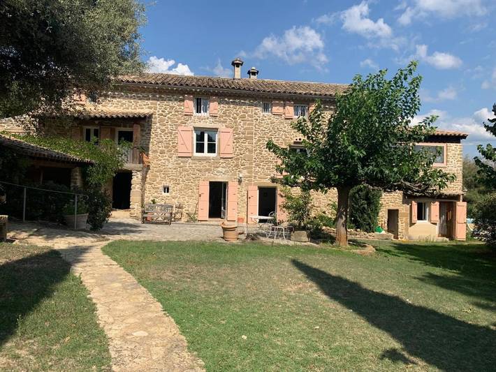 Location de vacances pour 14 personnes, avec Terrasse et Jardin ainsi que Piscine et Vue à Grillon