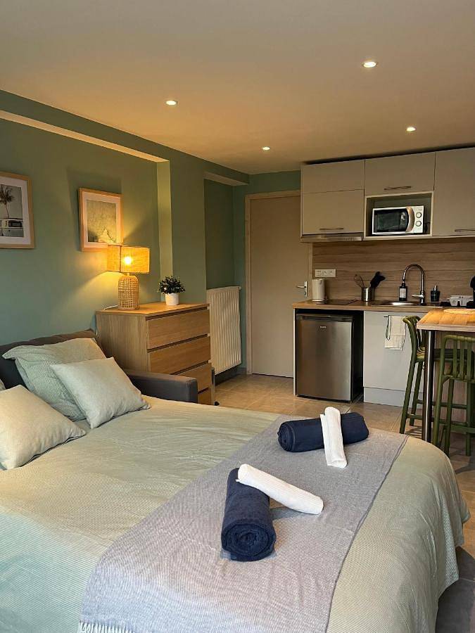 Gîte pour 2 personnes, avec jardin et terrasse à Lentilly - 4
