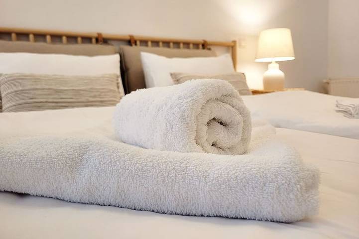 Ganze Wohnung, Moderne Lounge-Ferienwohnung mit Terrasse, Strandkorb, Parkplatz - 50 Meter zum in Sierksdorf, Ostholstein