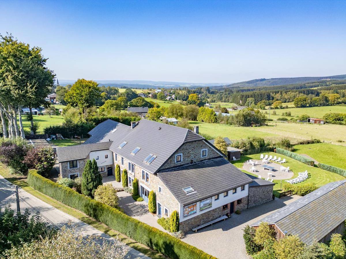 Berismenil Gardens large villa with indoor swimming pool and jacuzzi in Samrée, La Roche-en-Ardenne