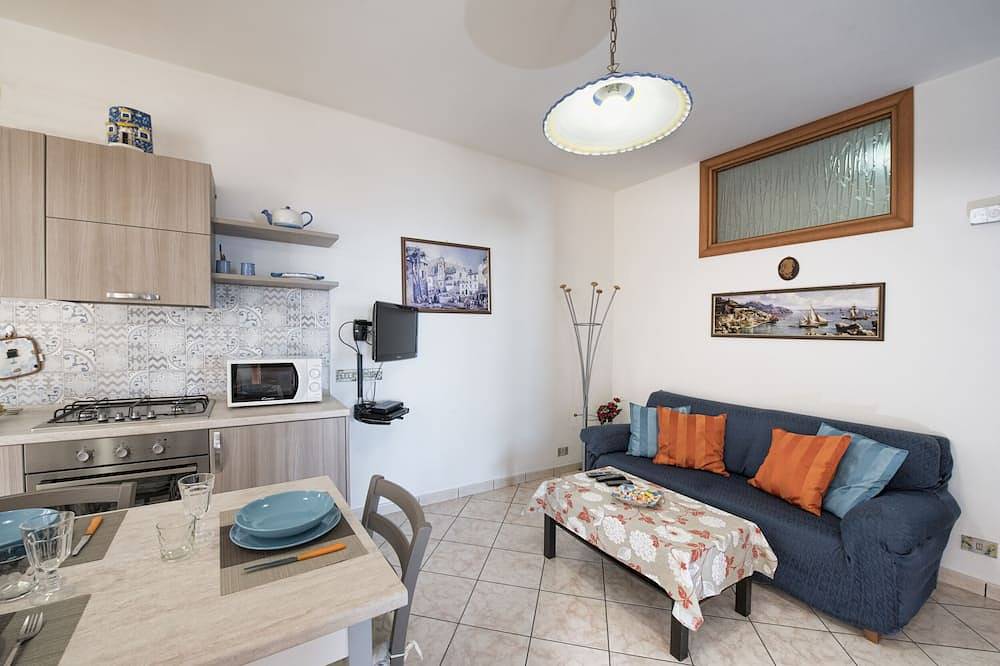 Holidayhouse Villa Nancy in Amalfi with stunning view of the sea, parking nearby in Tovere, Amalfikust