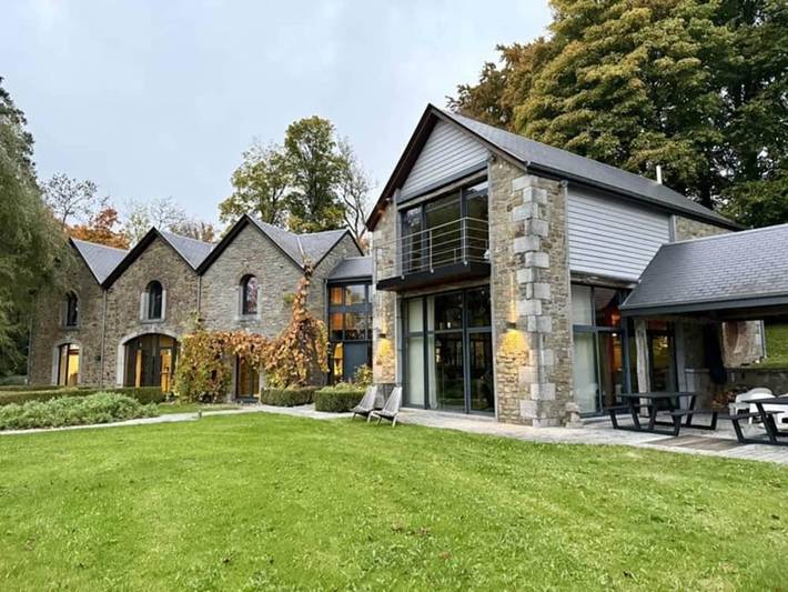 Location de vacances pour 10 personnes, avec Balcon/Terrasse et Piscine à Nassogne
