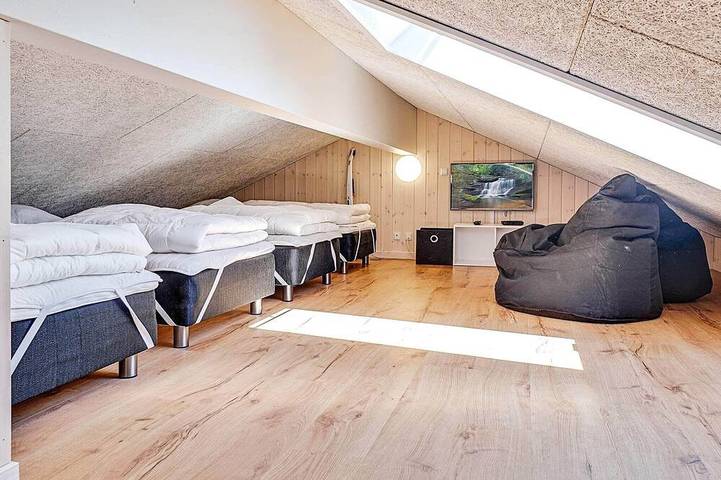 Ferienhaus für 18 Personen, mit Terrasse und Pool sowie Sauna und Whirlpool in Thorup Strand - 2