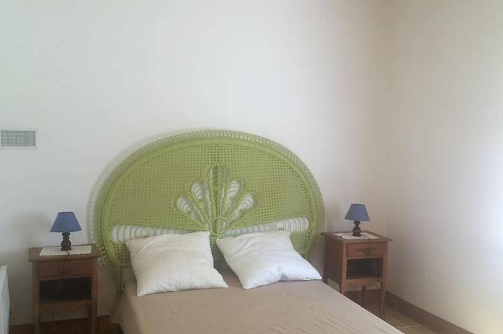 Location de vacances pour 6 personnes, avec jardin à Saint-Seurin-sur-l'Isle - 2