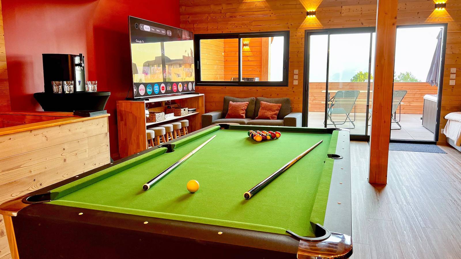 Chalet 'Quiétude, 17 Lits & Jacuzzi' with Mountain View, Shared Terrace and Wi-Fi in Font-Romeu-Odeillo-Via, Parc naturel régional des Pyrénées catalanes