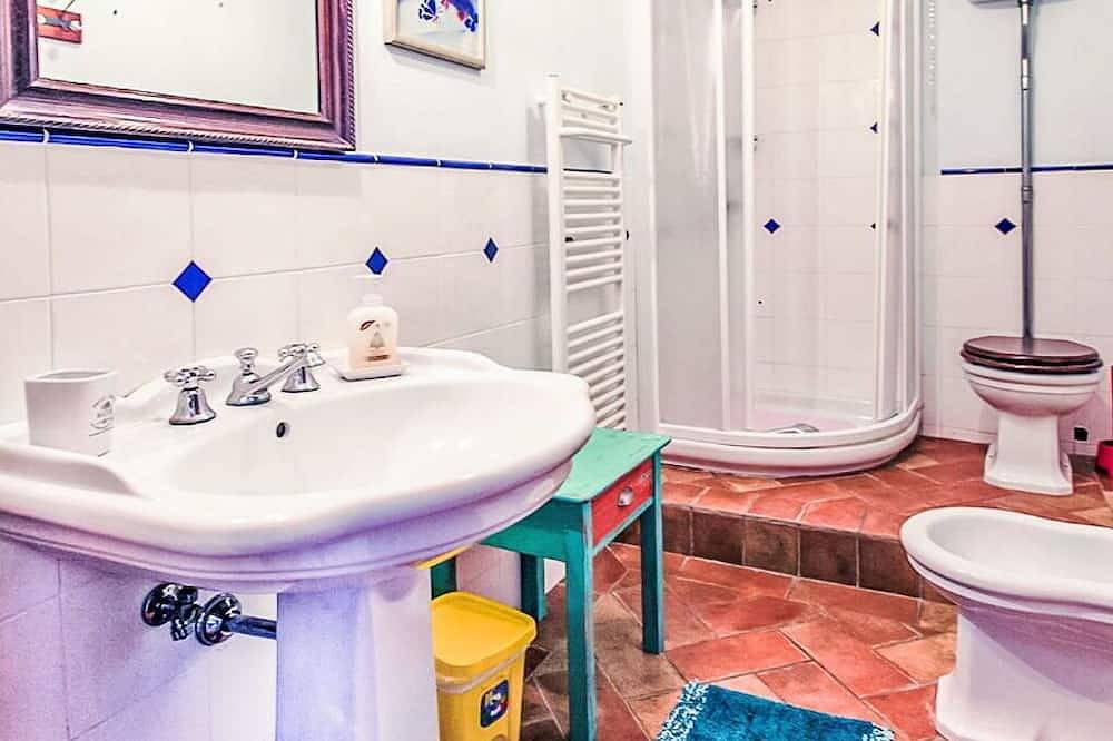 Apartamento entero, Bonito apartamento con Wifi, A/C, piscina, patio, mascotas permitida y vista panorámica in Campiglia Marittima, Costa Etrusca