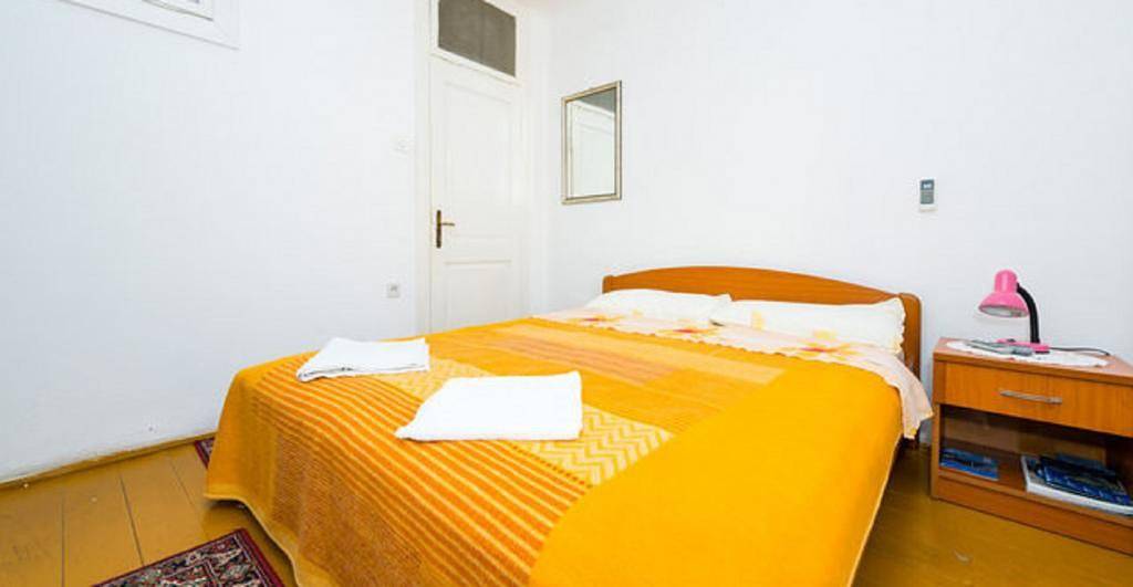 Rooms Kisic - Triple Room with Shared Bathroom in Dubrovnik, Grad Dubrovnik