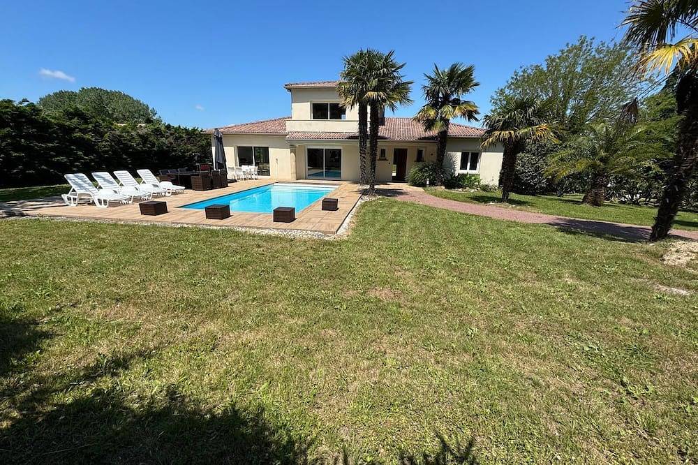 Villa located in St Augustin, near Royan, 5km from the Grande Côte beach. in Saint-Augustin, Côte de Beauté