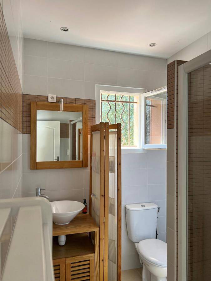 Double Room with Private Bathroom in Gaillac, Région d'Albi