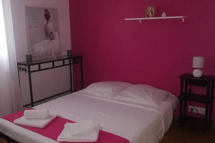 Gîte pour 6 personnes, avec piscine à Peri - 4