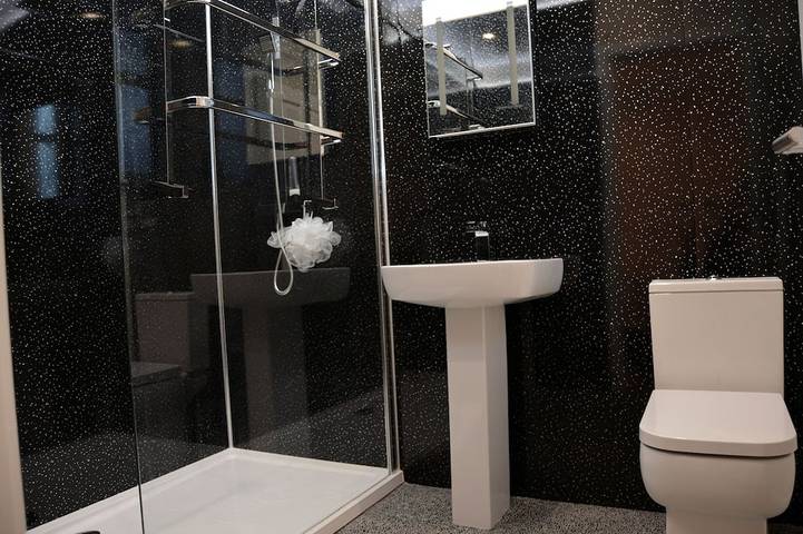 Entire apartment, Luxurious Modern Apartment #1 at Nairn in the Scottish Highlands in Nairn, Highlands