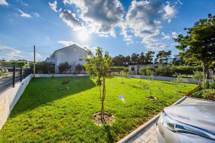 Camping pour 6 personnes, avec terrasse ainsi que jardin et jacuzzi dans Split-Dalmatie - 2