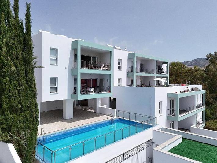 Apartamento para 4 personas, con jardín y terraza además de vistas y piscina, Se admiten mascotas en Peyia